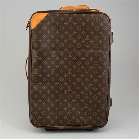 mens louis vuitton luggage|louis vuitton suitcase carry on.